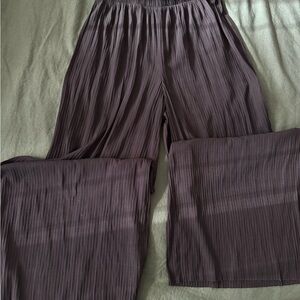 Aritzia Wilfred Black pleated comfy flared pant with elastic waistband